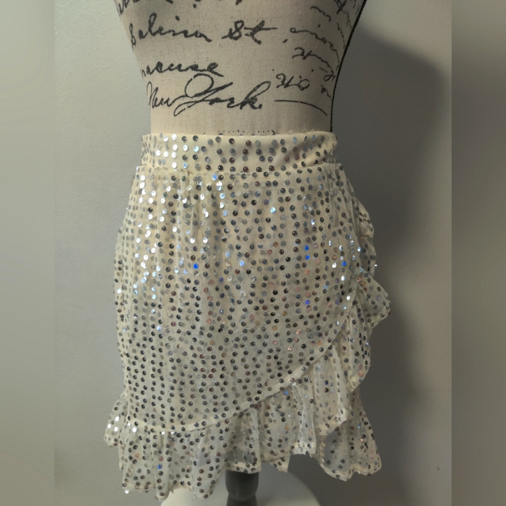 LC Lauren Conrad white silver sequin ruffle mini skirt NWT